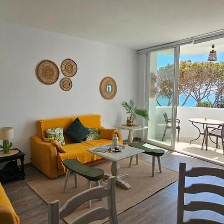 Beachfront Apartment In Calahonda ミハス エクステリア 写真